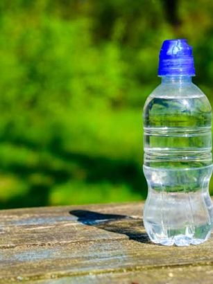 Gesloten flesje water bewaren