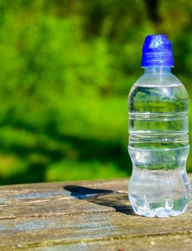 Gesloten flesje water bewaren